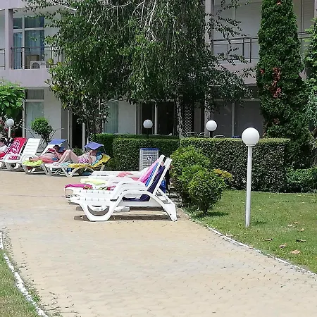 Debbies 2 Bed With Pool And Garden Views Sunny Beach
