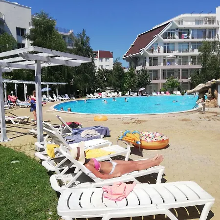 Debbies 2 Bed With Pool And Garden Views * Sunny Beach