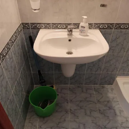 Apartment Debbies 2 Bed With Pool And Garden Views