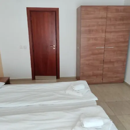 Debbies 2 Bed With Pool And Garden Views Sunny Beach