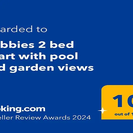 Debbies 2 Bed With Pool And Garden Views Apartment