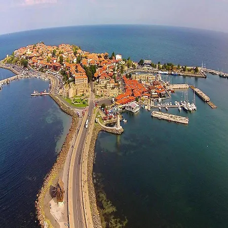 Apartament Debbies 2 Bed With Pool And Garden Views Słoneczny Brzeg