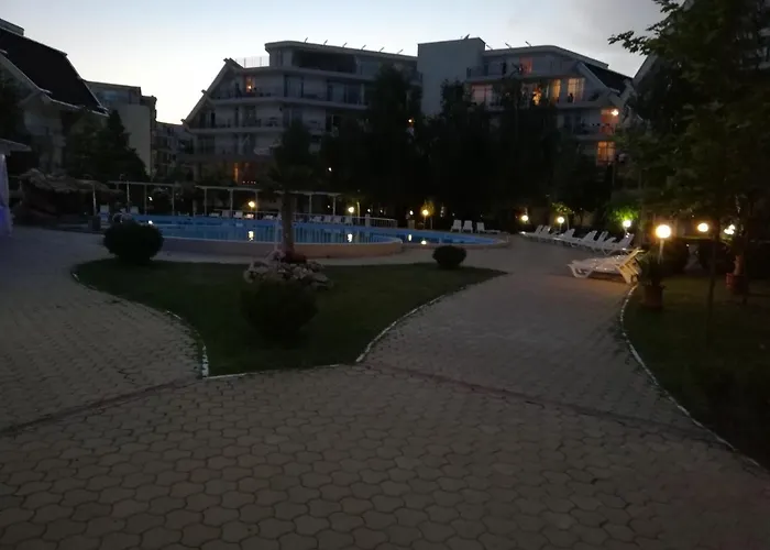Apartament Debbies 2 Bed With Pool And Garden Views Słoneczny Brzeg