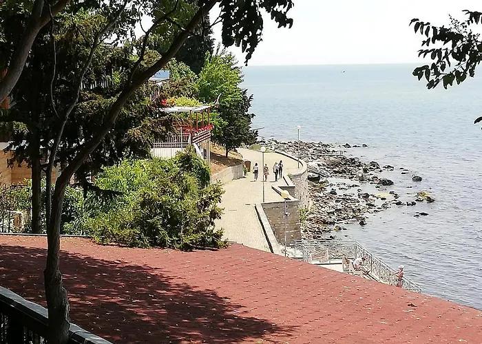 Apartament Debbies 2 Bed With Pool And Garden Views *