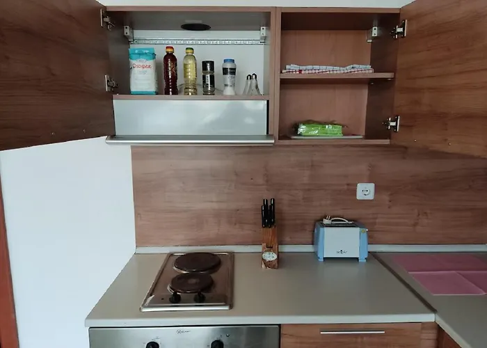 Debbies 2 Bed With Pool And Garden Views *