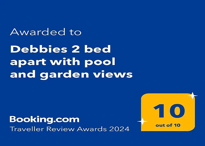 Debbies 2 Bed With Pool And Garden Views Apartament