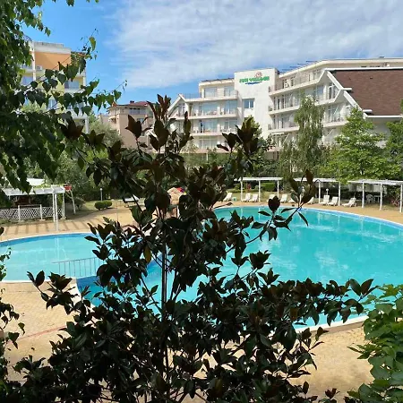Debbies 2 Bed With Pool And Garden Views Daire Sunny Beach