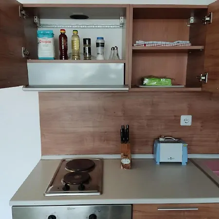 Debbies 2 Bed With Pool And Garden Views *