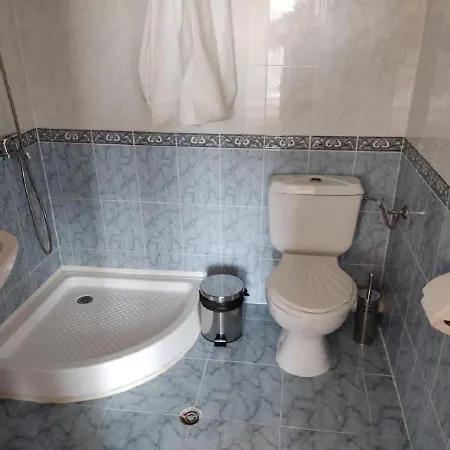 Debbies 2 Bed With Pool And Garden Views Сонячний Берег