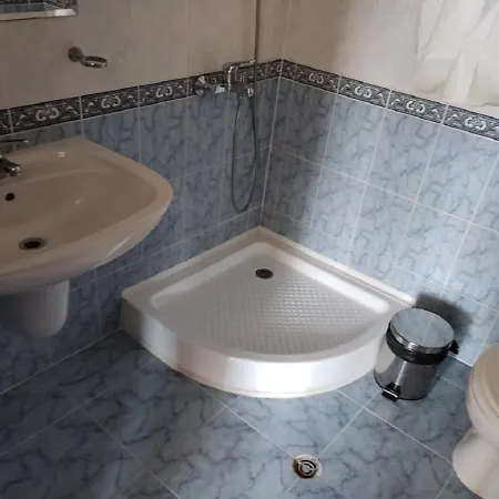 Debbies 2 Bed With Pool And Garden Views * Сонячний Берег