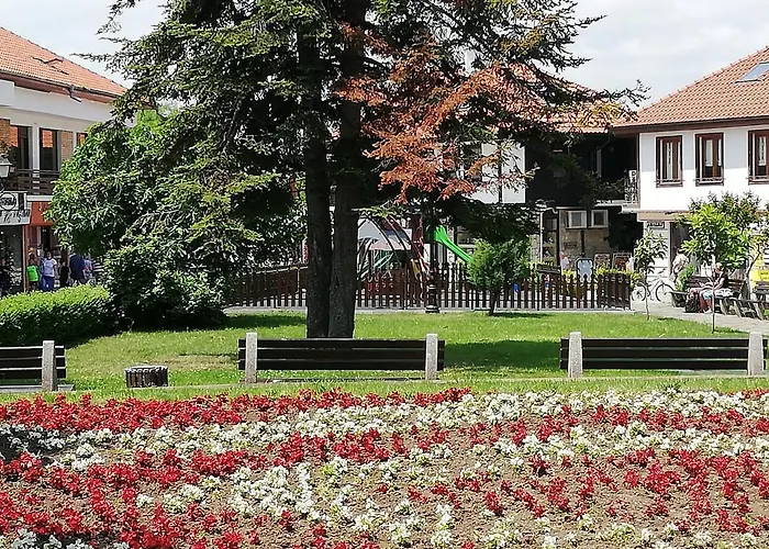 Debbies 2 Bed With Pool And Garden Views Апартамент