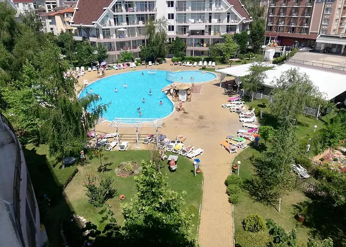 Debbies 2 Bed With Pool And Garden Views Апартамент Слънчев бряг