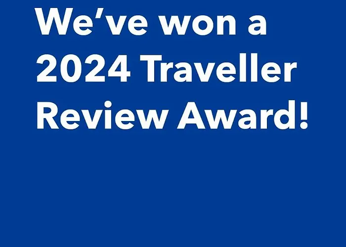 Апартамент Debbies 2 Bed With Pool And Garden Views