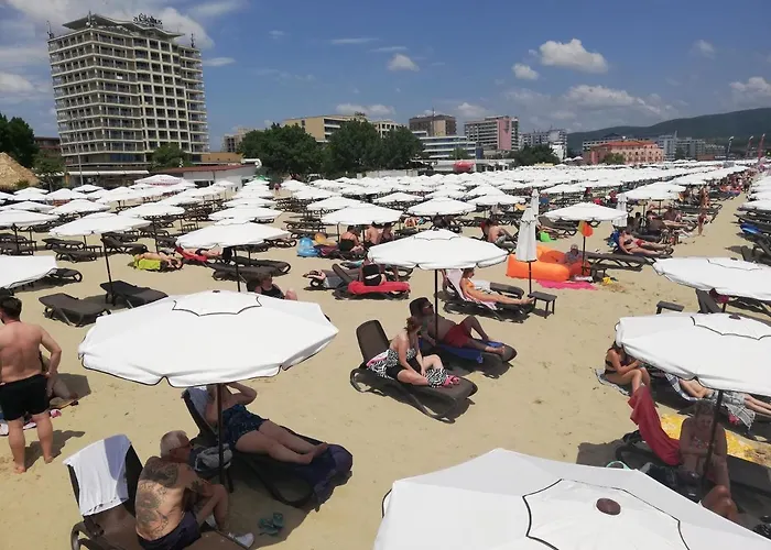 Διαμέρισμα Debbies 2 Bed With Pool And Garden Views *