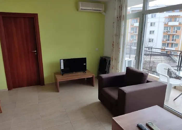 Debbies 2 Bed With Pool And Garden Views *